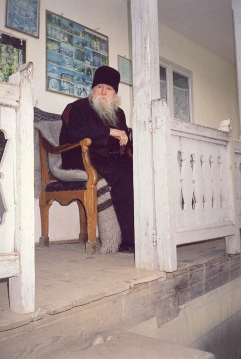Fr. Cleopa at his cell's entrance (2)