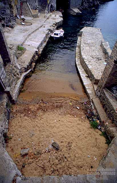 A small monastery port